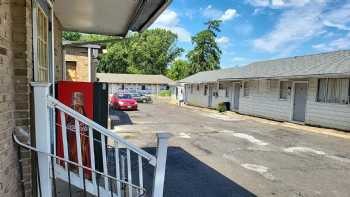 Country House Motel