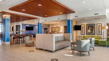 Holiday Inn Express & Suites Carlisle Southwest – I-81, an IHG Hotel