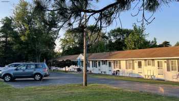 Pines Motel On Lake Erie