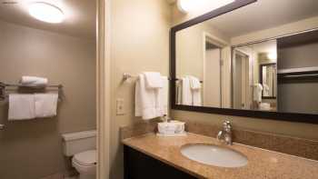 Holiday Inn Express & Suites Pittsburgh Airport, an IHG Hotel