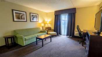 Holiday Inn Express & Suites Pittsburgh Airport, an IHG Hotel