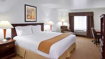 Holiday Inn Express Newell-Chester WV, an IHG Hotel