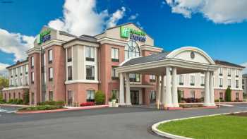 Holiday Inn Express & Suites Quakertown, an IHG Hotel