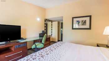 Rodeway Inn & Suites Stroudsburg - Poconos