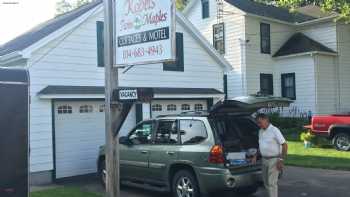 Kobel's Twin Maples Cottages