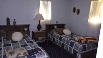 Hollywood Little Acres Bed & Breakfast