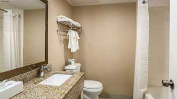 Clarion Inn & Suites Stroudsburg - Poconos