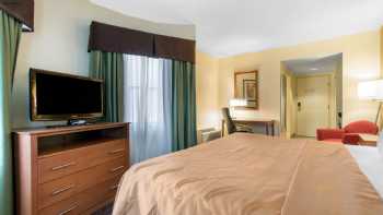 Clarion Hotel & Suites University-Shippensburg