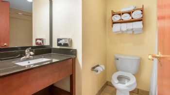 Clarion Hotel & Suites University-Shippensburg