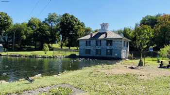 Dykeman House Bed & Breakfast