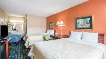 Days Inn by Wyndham Pittsburgh-Harmarville