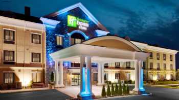 Holiday Inn Express & Suites Warminster - Horsham, an IHG Hotel