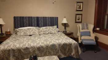 Kennett House Bed & Breakfast