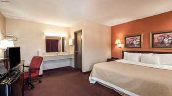 Days Inn by Wyndham Pittsburgh-Harmarville