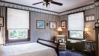 Brownsville Road House: Bed & Breakfast