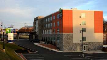 Holiday Inn Express & Suites Pittsburgh - Monroeville, an IHG Hotel