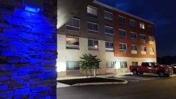 Holiday Inn Express & Suites Lancaster - Mount Joy, an IHG Hotel