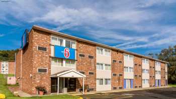 Motel 6 New Stanton, PA